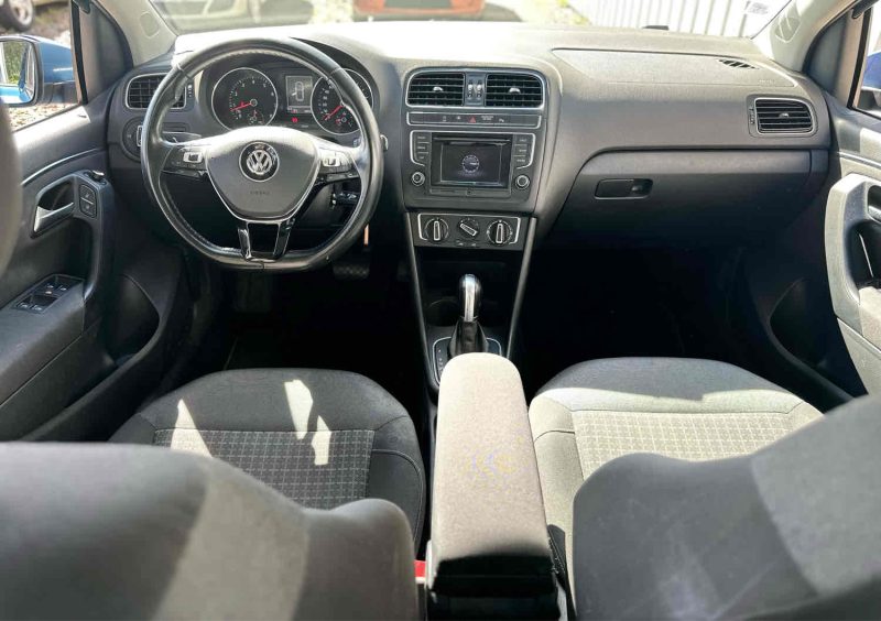 VOLKSWAGEN POLO V 2015