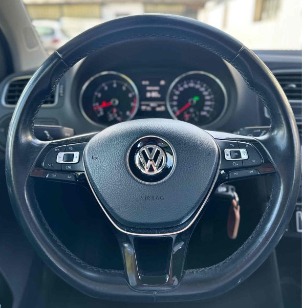 VOLKSWAGEN POLO V 2015