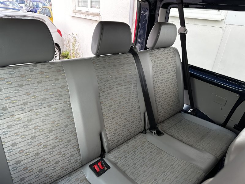 VOLKSWAGEN TRANSPORTER T5 KOMBI 2011