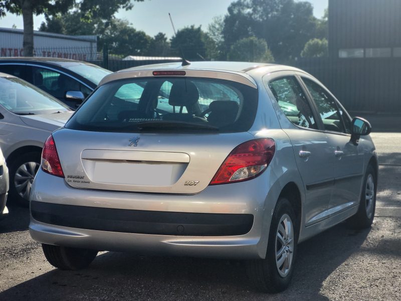 PEUGEOT 207 2010