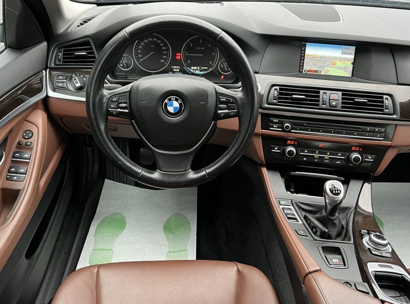 BMW SERIE 5 F10 LUXE 520D 2.0 TWINPOWER TURBO 184 Cv TOIT OUVRANT CUIR GPS ATTELAGE - GARANTIE 1 AN