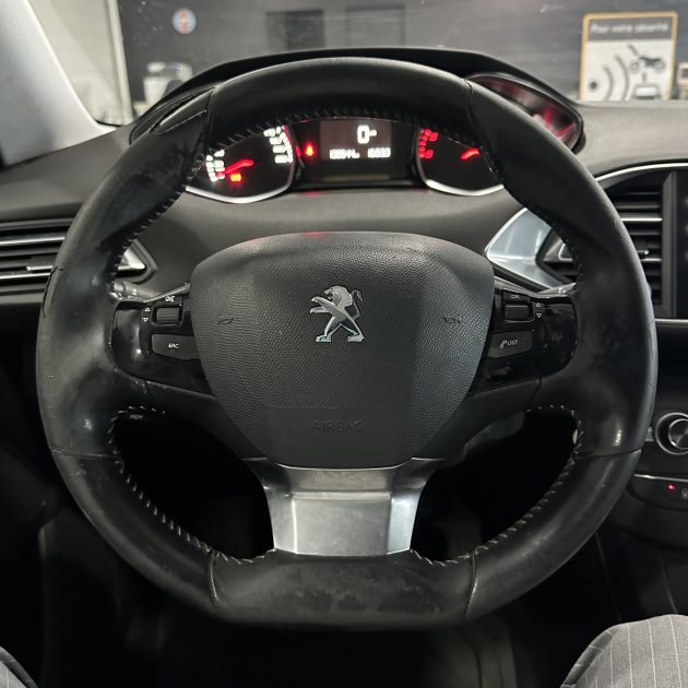 PEUGEOT 308 II 1.6 HDi 100 cv Style Garantie 12 Mois