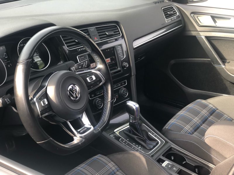 VOLKSWAGEN GOLF VII  2016