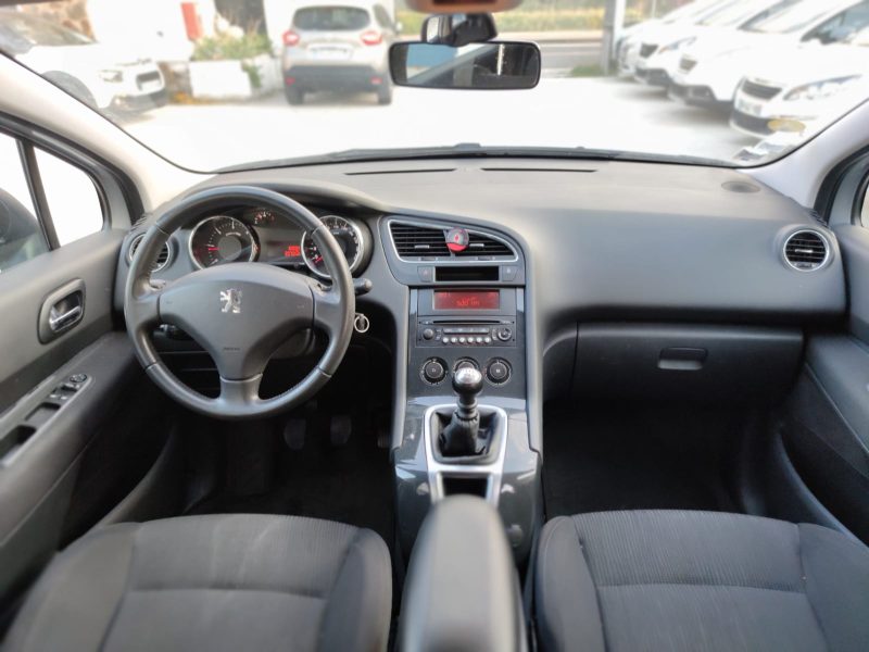 PEUGEOT 5008 2011