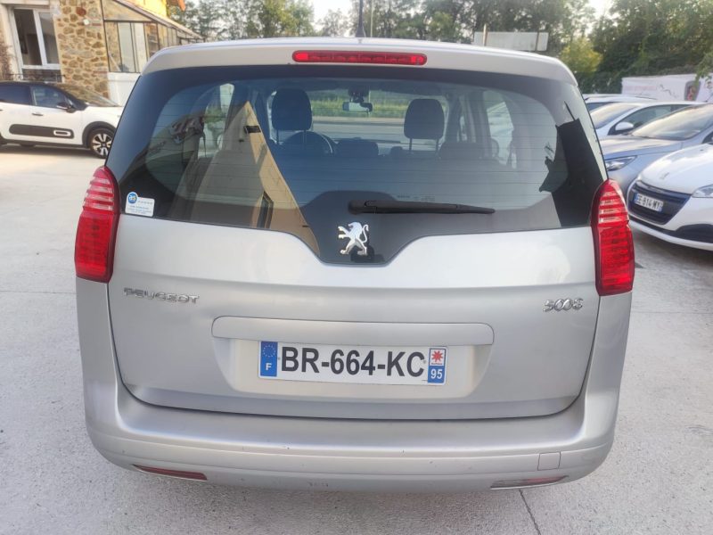 PEUGEOT 5008 2011