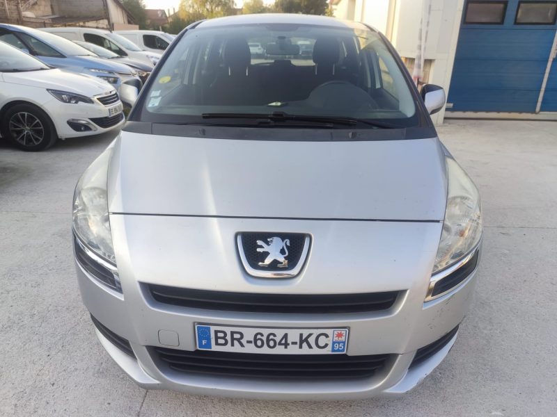 PEUGEOT 5008 2011