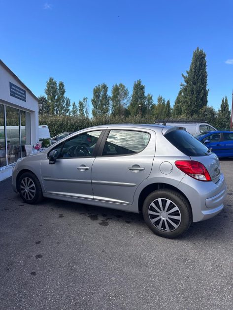 Peugeot 207 1.4L 75CH CT OK / Distribution OK/ Révision Carnet D'entretien citadine, grise, 5 portes