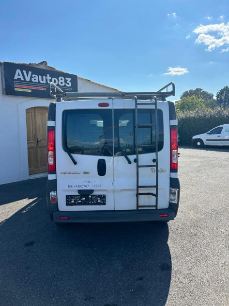 Renault Trafic 2.0 DCI 115CH L2H1 / Moteur à Chaine CT OK Révisée utilitaire, blanc, 7 cv, 5 portes.