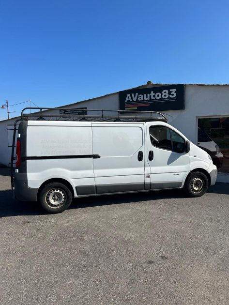 Renault Trafic 2.0 DCI 115CH L2H1 / Moteur à Chaine CT OK Révisée utilitaire, blanc, 7 cv, 5 portes.