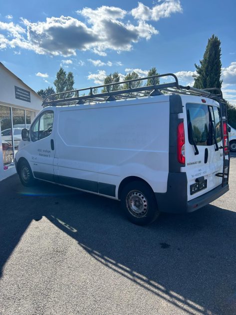 Renault Trafic 2.0 DCI 115CH L2H1 / Moteur à Chaine CT OK Révisée utilitaire, blanc, 7 cv, 5 portes.