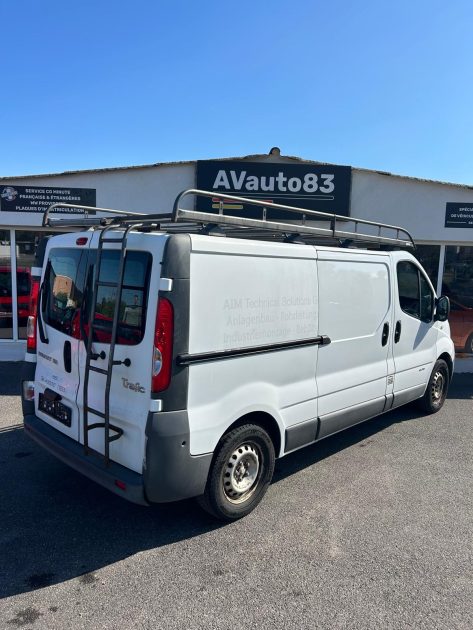 Renault Trafic 2.0 DCI 115CH L2H1 / Moteur à Chaine CT OK Révisée utilitaire, blanc, 7 cv, 5 portes.