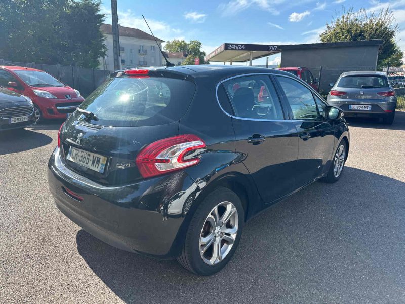 PEUGEOT 208 2013