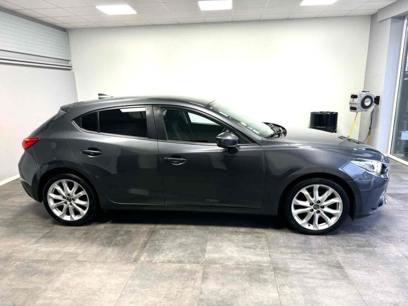 MAZDA 3 2016