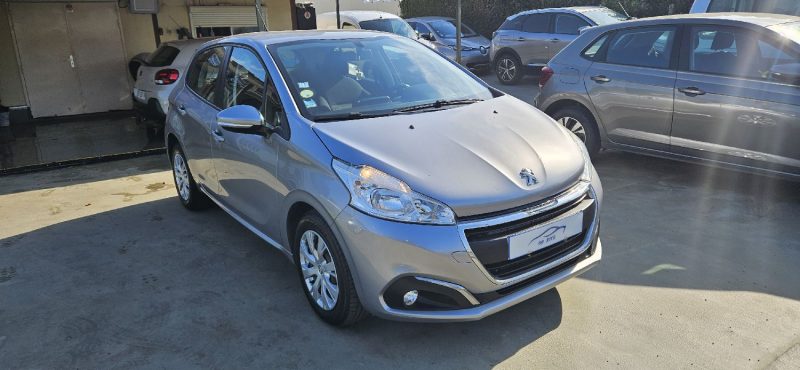 PEUGEOT 208  2018