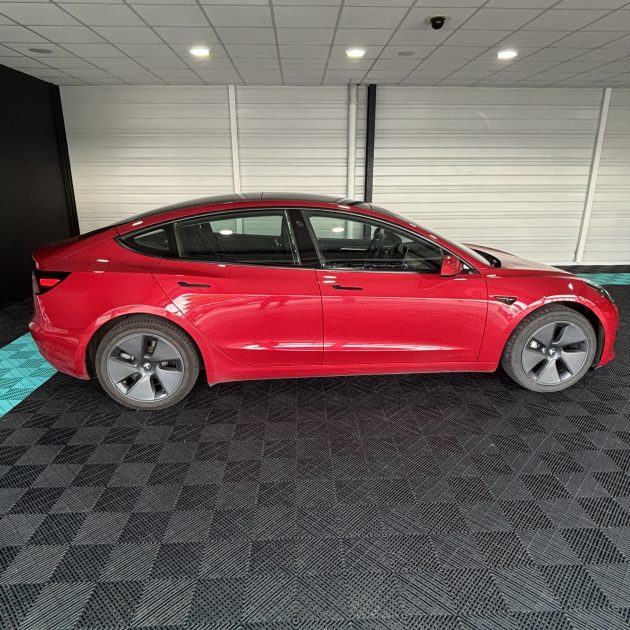 TESLA MODEL 3 2021