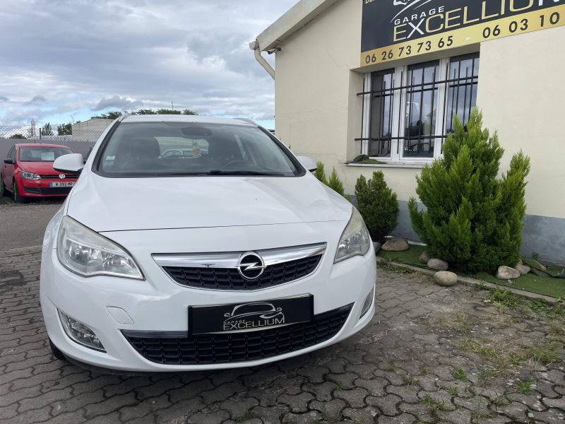 OPEL ASTRA 2011