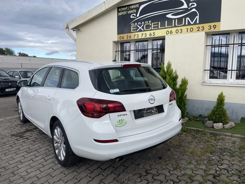 OPEL ASTRA 2011