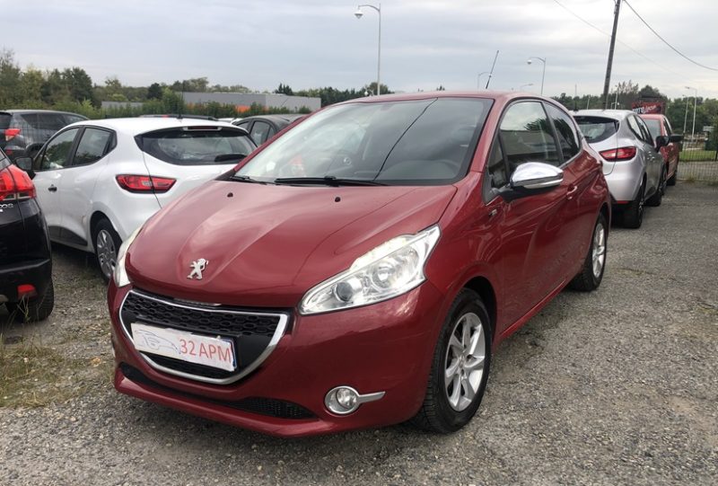 PEUGEOT 208 1.2 vti 82 cv 2014 garantie 12 mois