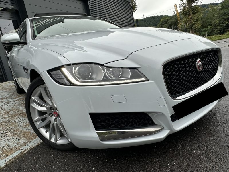 Jaguar Xf II 2.0D 180 PRESTIGE*PANO*MERIDIAN*1°Main*