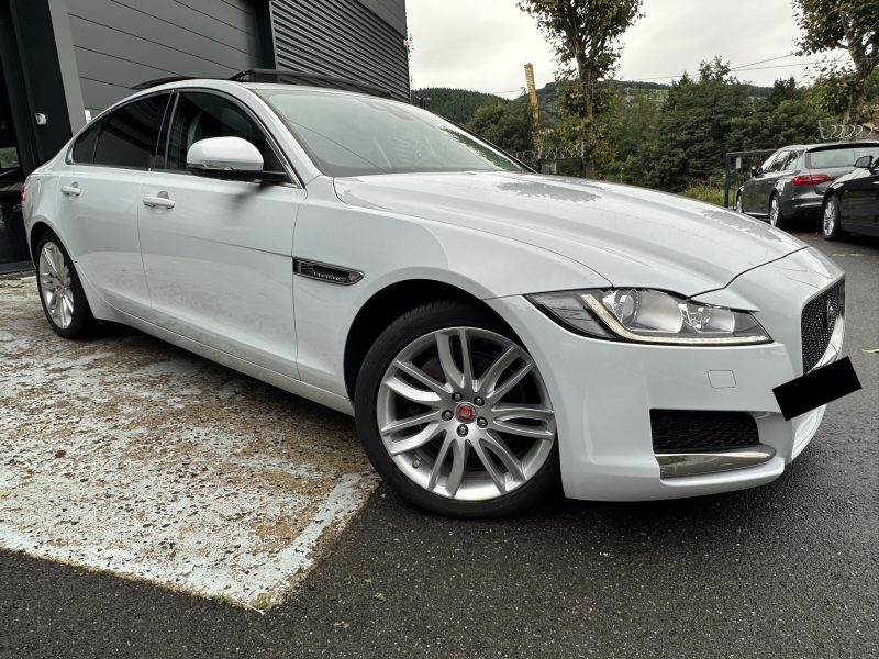 Jaguar Xf II 2.0D 180 PRESTIGE*PANO*MERIDIAN*1°Main*