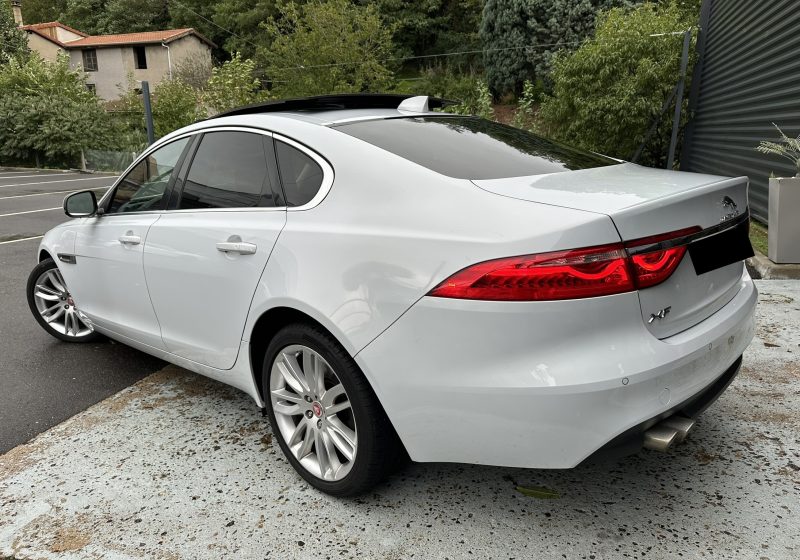 Jaguar Xf II 2.0D 180 PRESTIGE*PANO*MERIDIAN*1°Main*