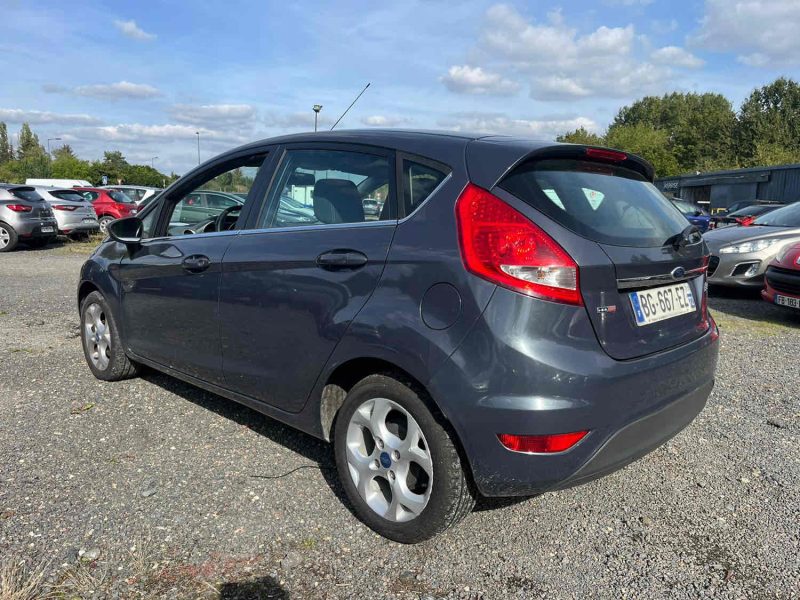 FORD Fiesta VI 5 portes 1.4 TDCi FAP 70 cv Idéal pour un jeune conducteur