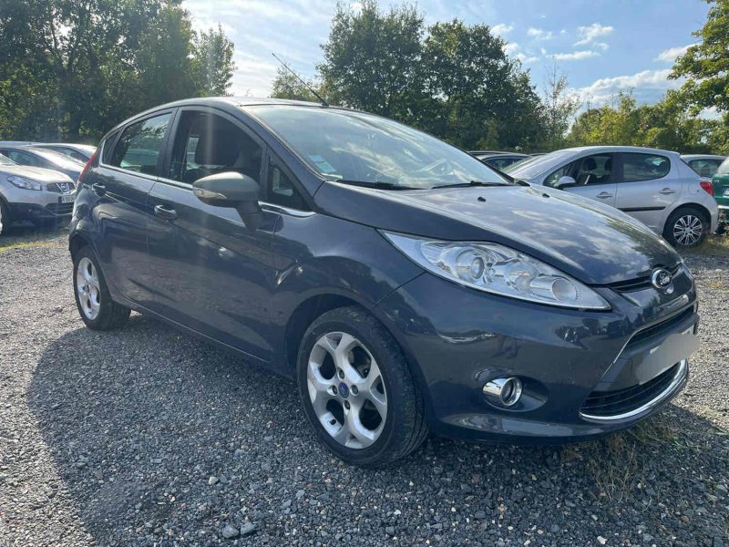 FORD Fiesta VI 5 portes 1.4 TDCi FAP 70 cv Idéal pour un jeune conducteur