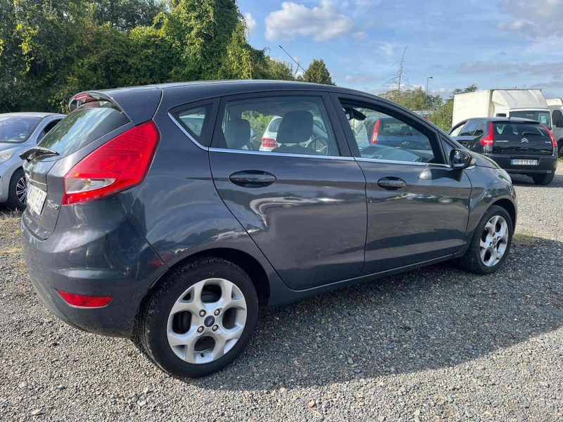 FORD Fiesta VI 5 portes 1.4 TDCi FAP 70 cv Idéal pour un jeune conducteur