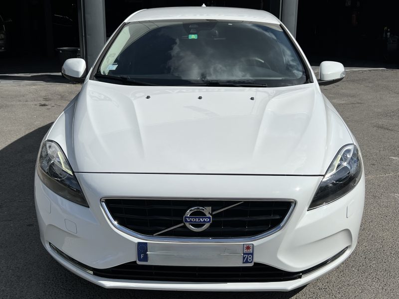 VOLVO V40 II D2 KINETIC 1.6 115 Cv PACK SPORT / GPS BLUETOOTH REGULATEUR XENONS - GARANTIE 1 AN