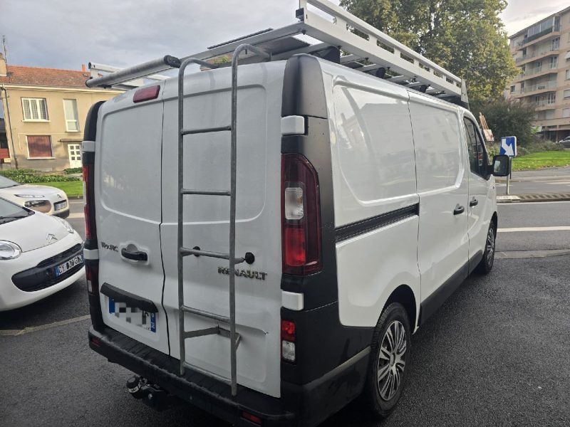 RENAULT TRAFIC III 2015