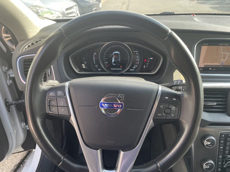 VOLVO V40 Cross Country 2015