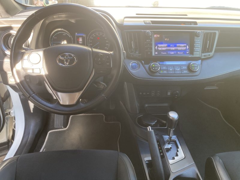 TOYOTA RAV4 TSS AWD  2017 197ch Design