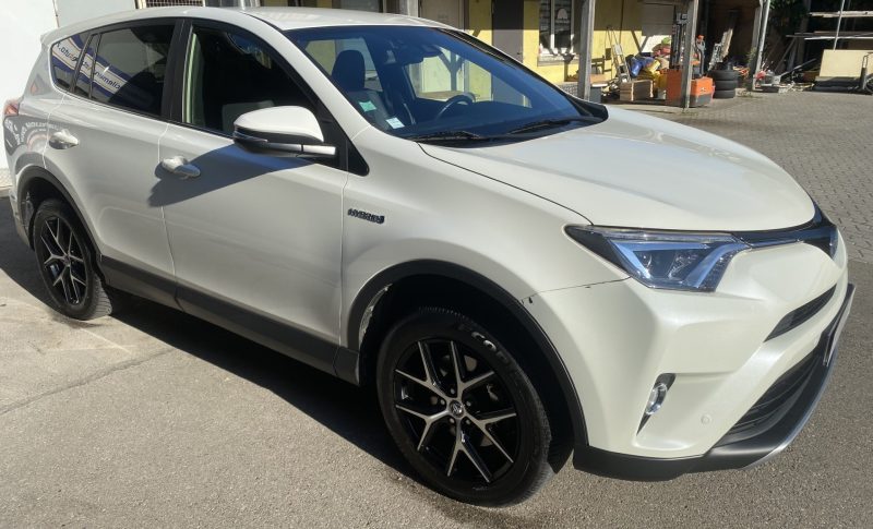 TOYOTA RAV4 TSS AWD  2017 197ch Design