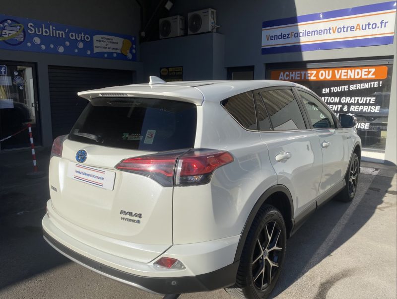 TOYOTA RAV4 TSS AWD  2017 197ch Design