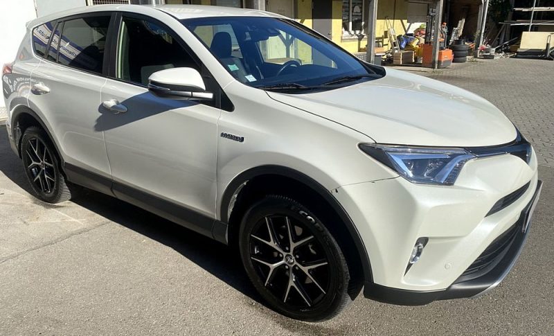 TOYOTA RAV4 TSS AWD  2017 197ch Design