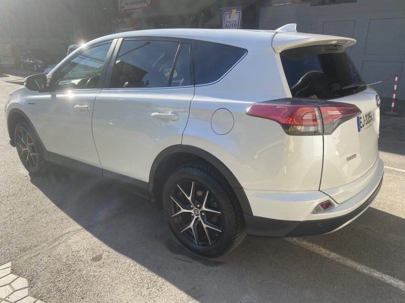 TOYOTA RAV4 TSS AWD  2017 197ch Design