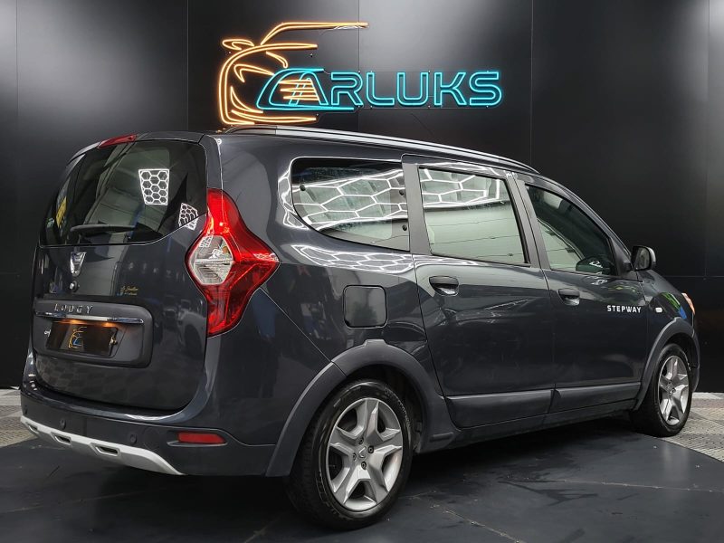 DACIA LODGY 1.5 BluedCi 115cv Stepway BVM6 7 Places