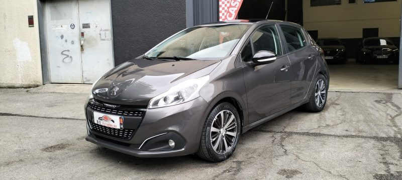 Peugeot 208 1.2 VTi 82 cv allure Phase 2, *Caméra de recul*, *Toit panoramique*, *Sièges chauffants*