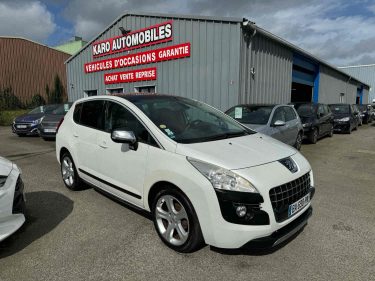 PEUGEOT 3008 1.6 HDI 110ch  "PREMIUM"