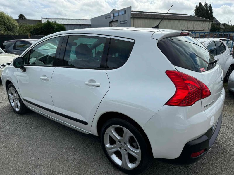 PEUGEOT 3008 1.6 HDI 110ch  "PREMIUM"