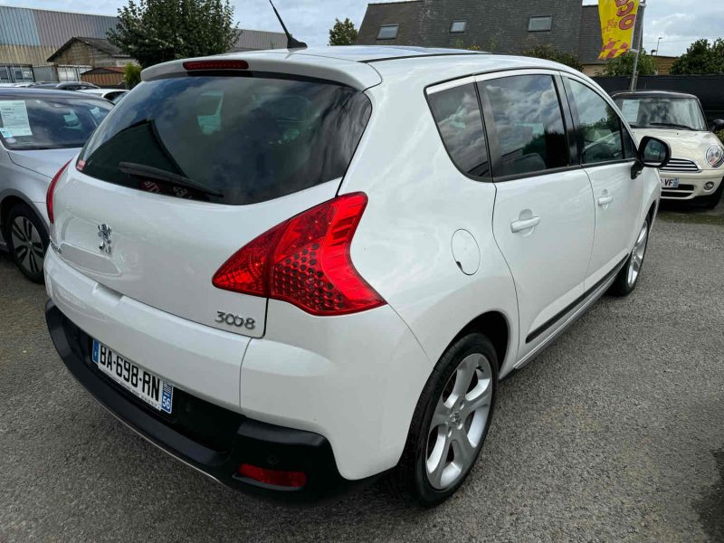 PEUGEOT 3008 1.6 HDI 110ch  "PREMIUM"