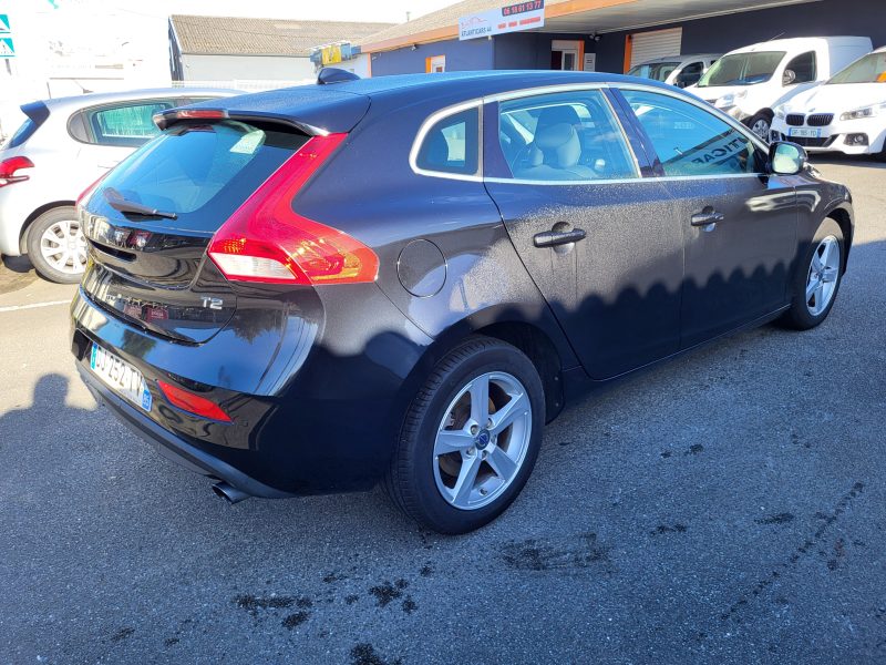 VOLVO V40 2014