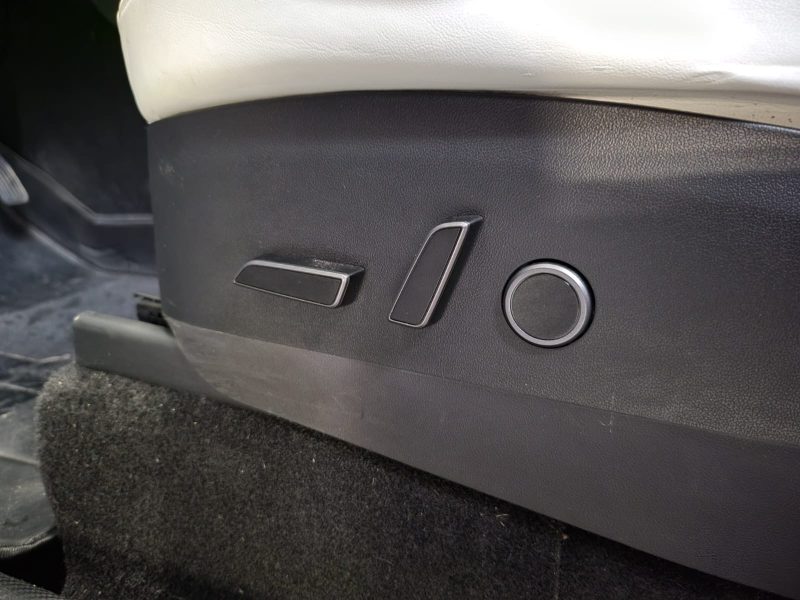 TESLA MODEL Y 2023 STANDARD PROPULSION 1er MAIN