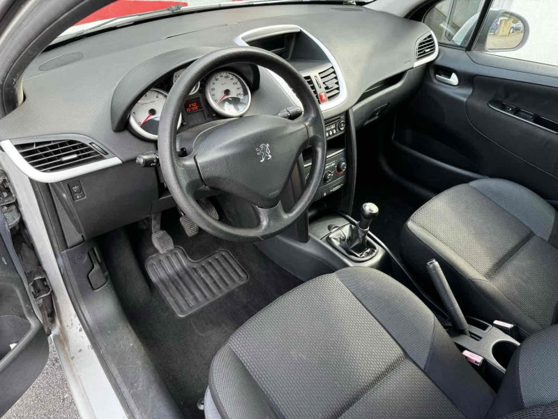 PEUGEOT 207 1.4 HDI 70CH PREMIUM GARANTIE 3MOIS