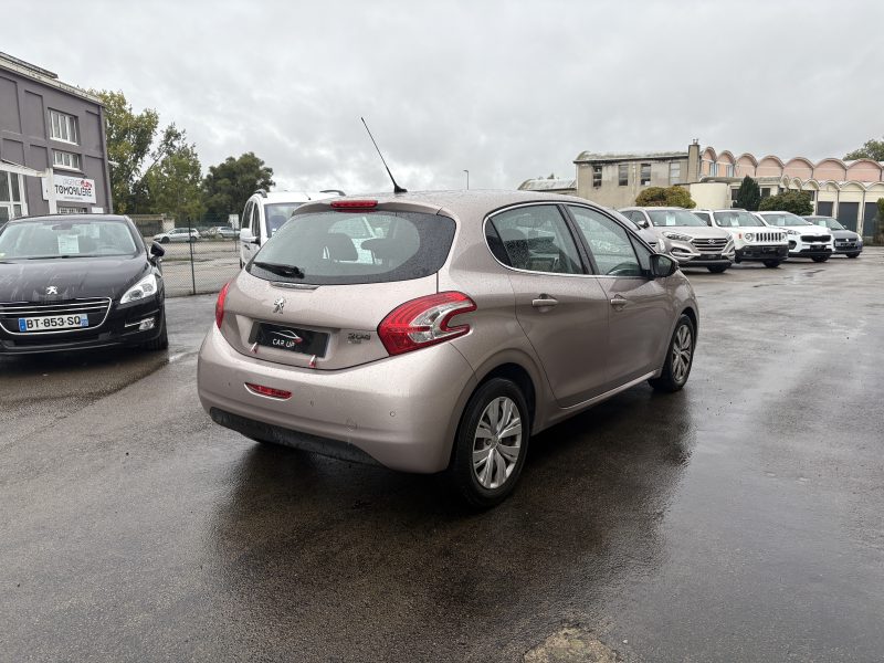 PEUGEOT 208 2013