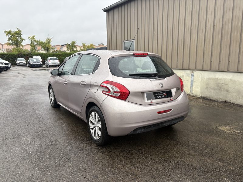 PEUGEOT 208 2013