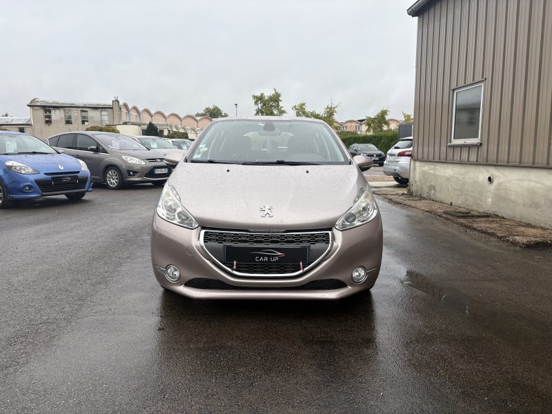 PEUGEOT 208 2013