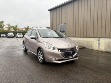 PEUGEOT 208 2013