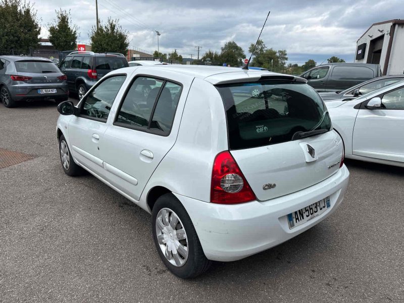 RENAULT CLIO 2010