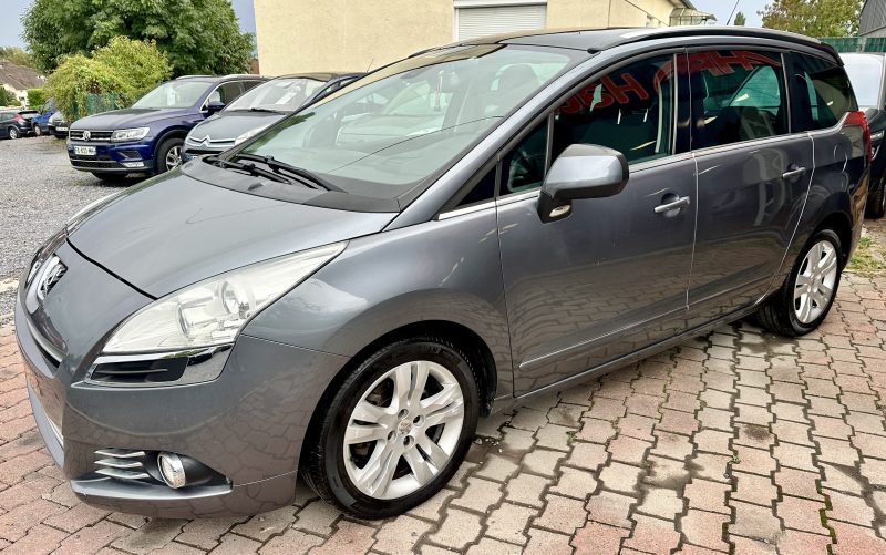 PEUGEOT 5008 2.0L HDi 16V 150cv *ALLURE* 7 Places / Révisée&Garantie